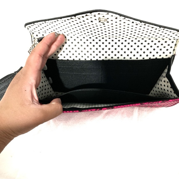 No Boundaries Hot Pink Faux Snakeskin Wristlet Clutch Wallet - Picture 6 of 6